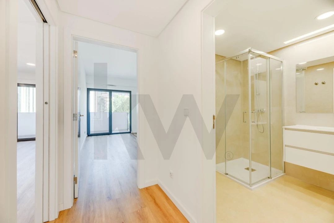 Apartamento T2 para Arrendamento em Campolide Foto 12