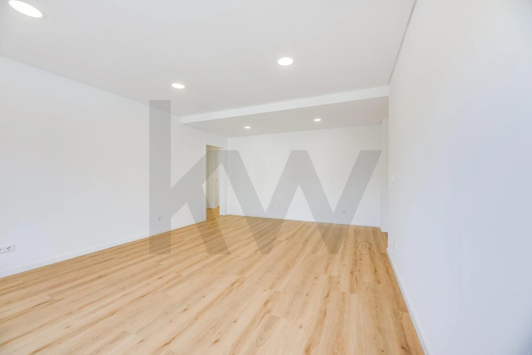 Apartamento T2 para Arrendamento em Campolide Foto 9