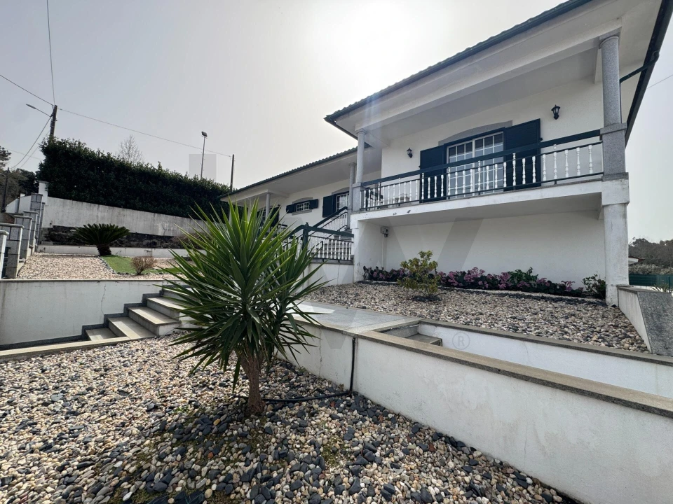 Moradia T4 para Venda em Repeses e São Salvador Foto 1