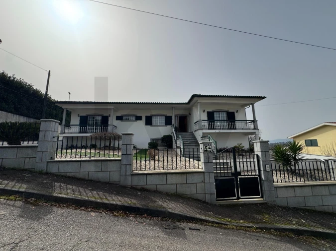 Moradia T4 para Venda em Repeses e São Salvador Foto 3