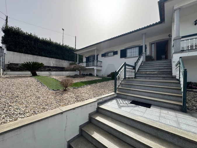 Moradia T4 para Venda em Repeses e São Salvador Foto 2