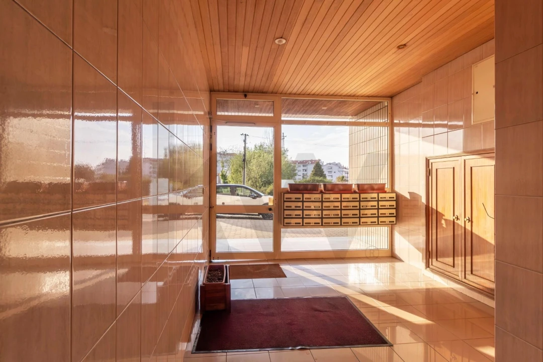 Apartamento T2 para Venda em Vilar de Andorinho Foto 44