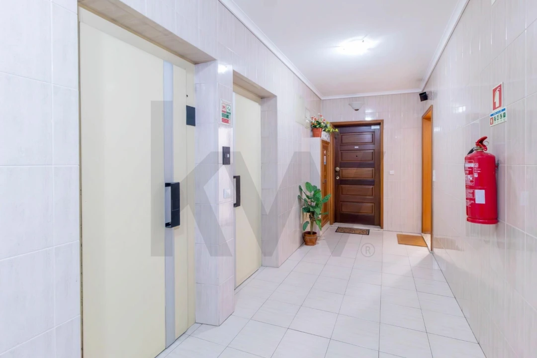 Apartamento T2 para Venda em Vilar de Andorinho Foto 40