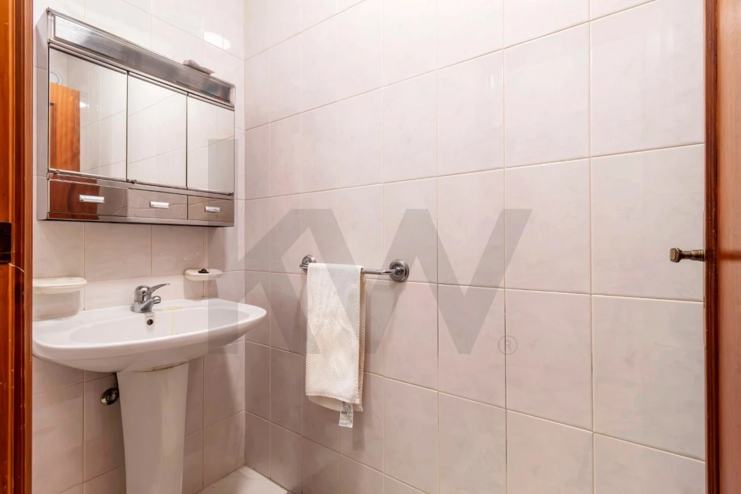 Apartamento T2 para Venda em Vilar de Andorinho Foto 21