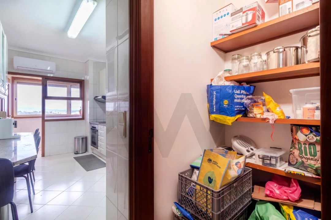Apartamento T2 para Venda em Vilar de Andorinho Foto 16