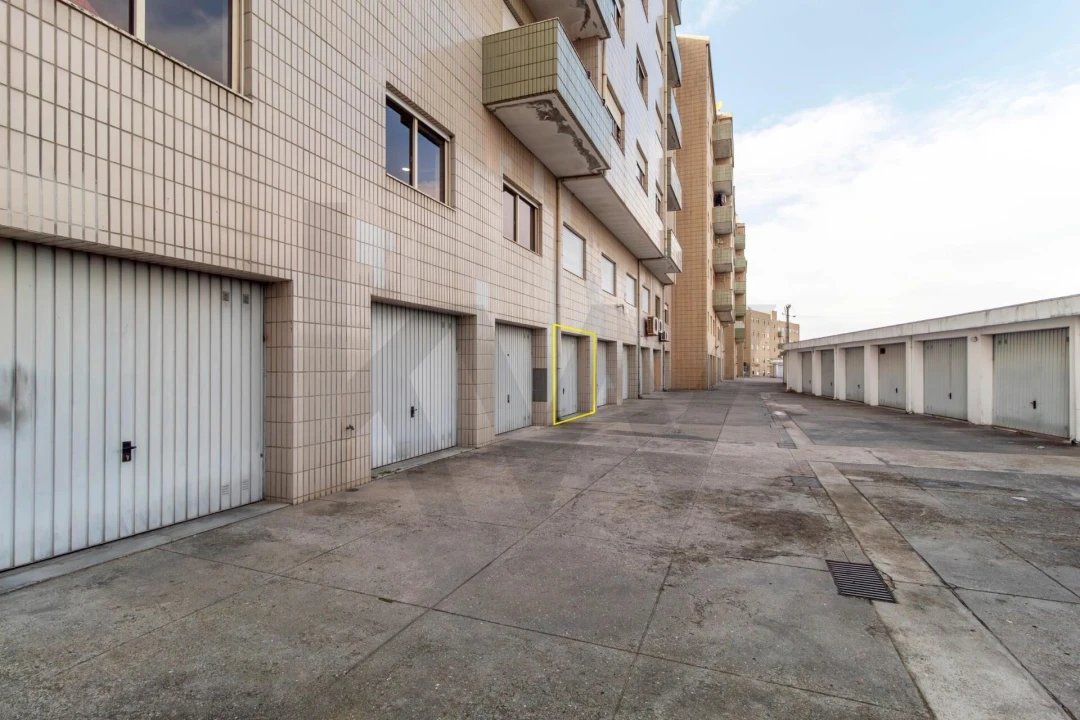 Apartamento T2 para Venda em Vilar de Andorinho Foto 41