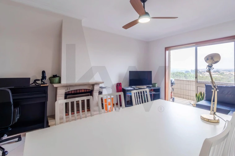 Apartamento T2 para Venda em Vilar de Andorinho Foto 2