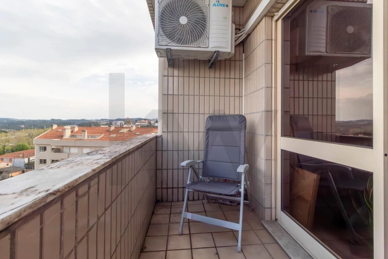 Apartamento T2 para Venda em Vilar de Andorinho Foto 9