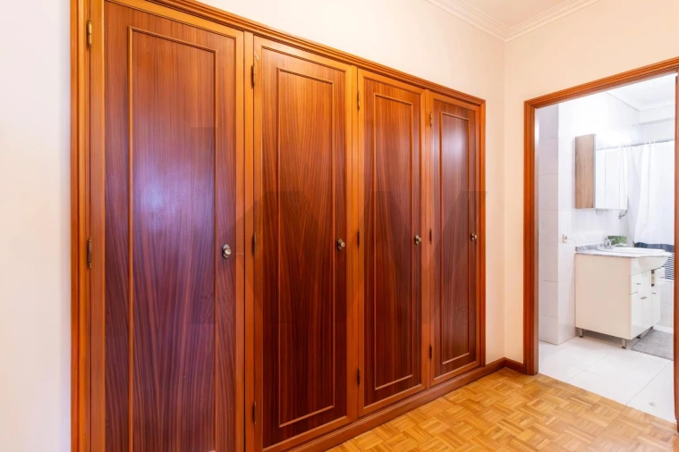 Apartamento T2 para Venda em Vilar de Andorinho Foto 25