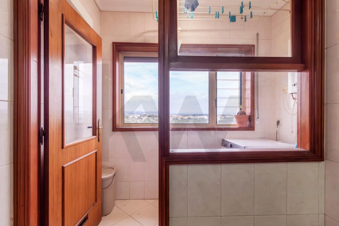 Apartamento T2 para Venda em Vilar de Andorinho Foto 14