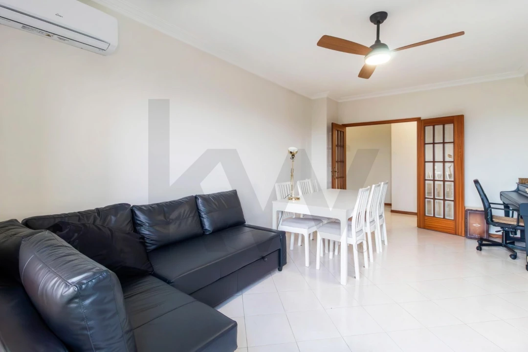 Apartamento T2 para Venda em Vilar de Andorinho Foto 6