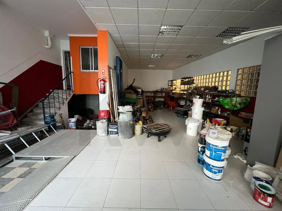 Armazém para Venda em Póvoa de Santo Adrião e Olival Basto Foto 3