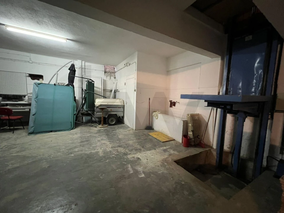 Armazém para Venda em Póvoa de Santo Adrião e Olival Basto Foto 4