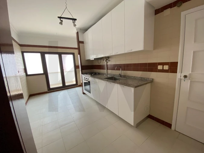 Apartamento T2 para Arrendamento em Estrela Foto 4