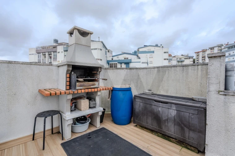 Apartamento T2 para Venda em Rio de Mouro Foto 13