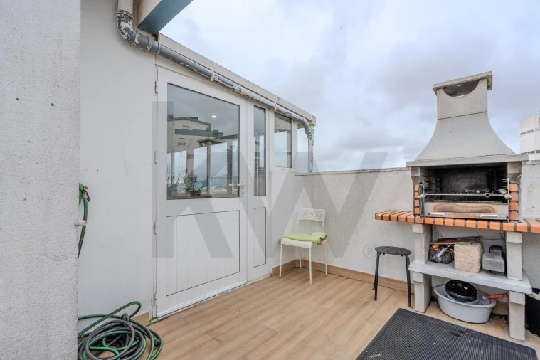 Apartamento T2 para Venda em Rio de Mouro Foto 12