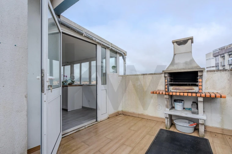 Apartamento T2 para Venda em Rio de Mouro Foto 11