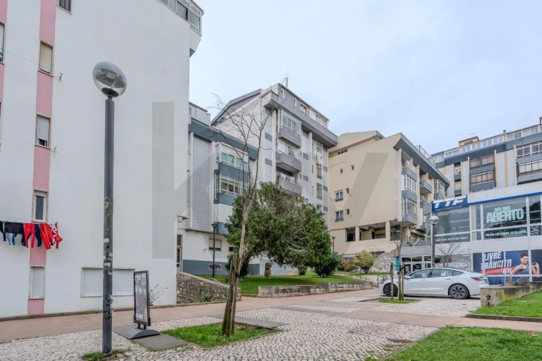 Apartamento T2 para Venda em Rio de Mouro Foto 42