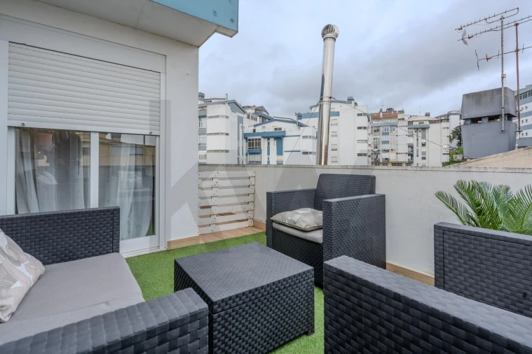 Apartamento T2 para Venda em Rio de Mouro Foto 17