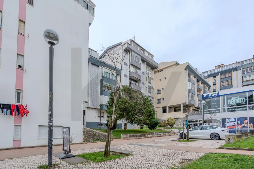 Apartamento T2 para Venda em Rio de Mouro Foto 42