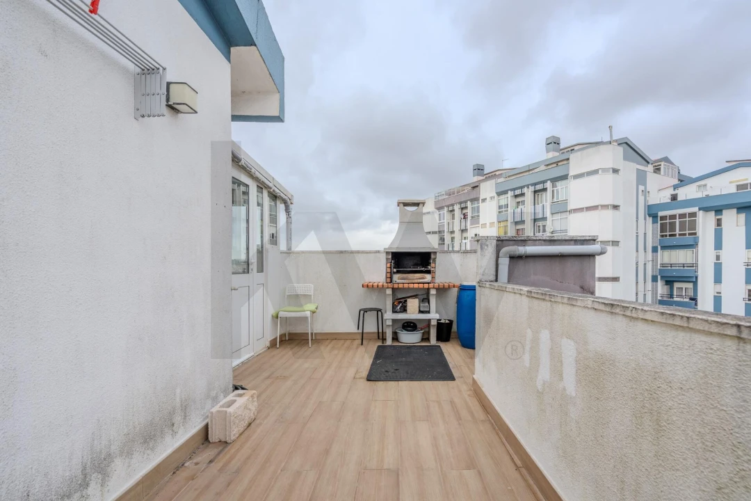Apartamento T2 para Venda em Rio de Mouro Foto 15