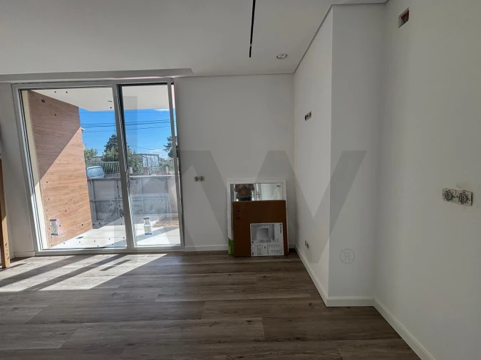 Moradia T3 para Venda em Corroios Foto 23