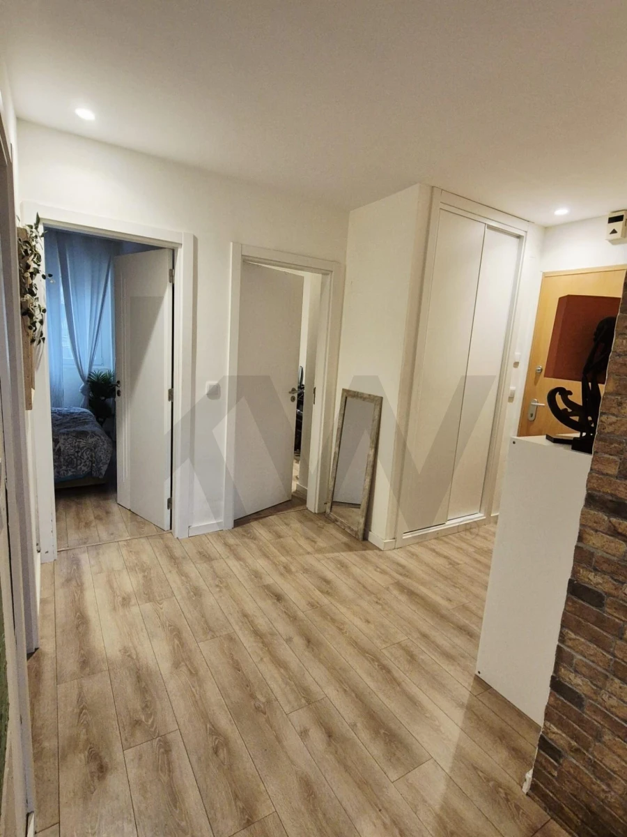 Apartamento T2 para Venda em Alfragide Foto 6