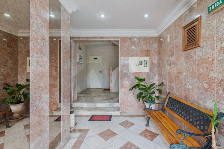 Apartamento T2 para Venda em Corroios Foto 25