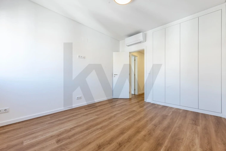 Apartamento T3 para Arrendamento em Carnaxide e Queijas Foto 15