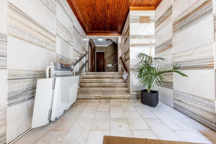 Apartamento T3 para Arrendamento em Carnaxide e Queijas Foto 30