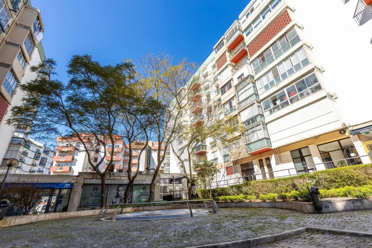 Apartamento T3 para Arrendamento em Carnaxide e Queijas Foto 32
