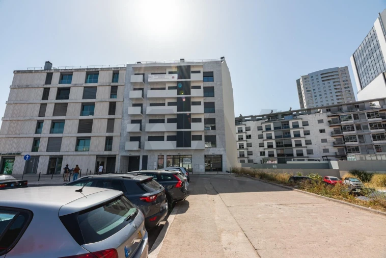 Loja para Arrendamento em Campolide Foto 6