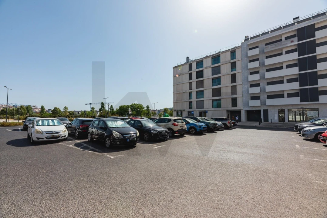 Loja para Arrendamento em Campolide Foto 7