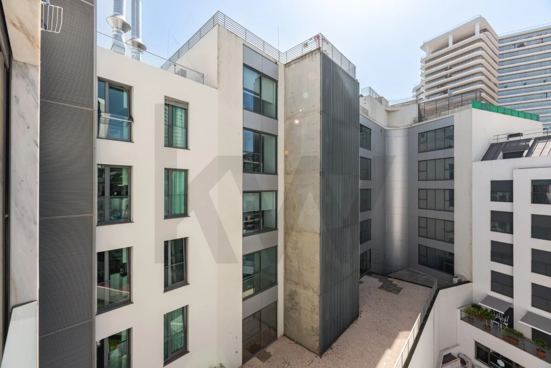 Apartamento T1 para Arrendamento em Campolide Foto 18