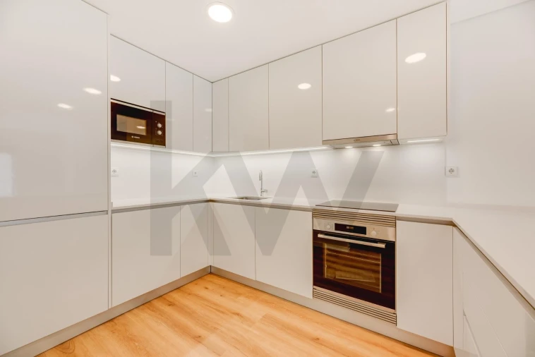 Apartamento T1 para Arrendamento em Campolide Foto 7