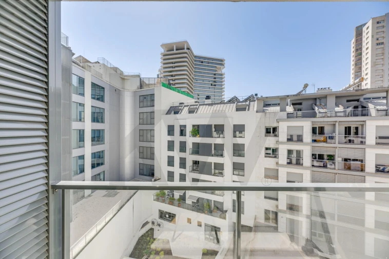 Apartamento T1 para Arrendamento em Campolide Foto 15