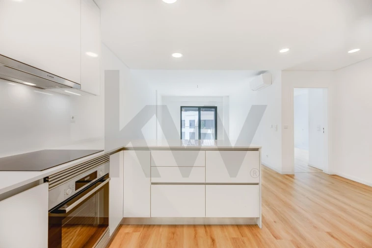 Apartamento T1 para Arrendamento em Campolide Foto 5