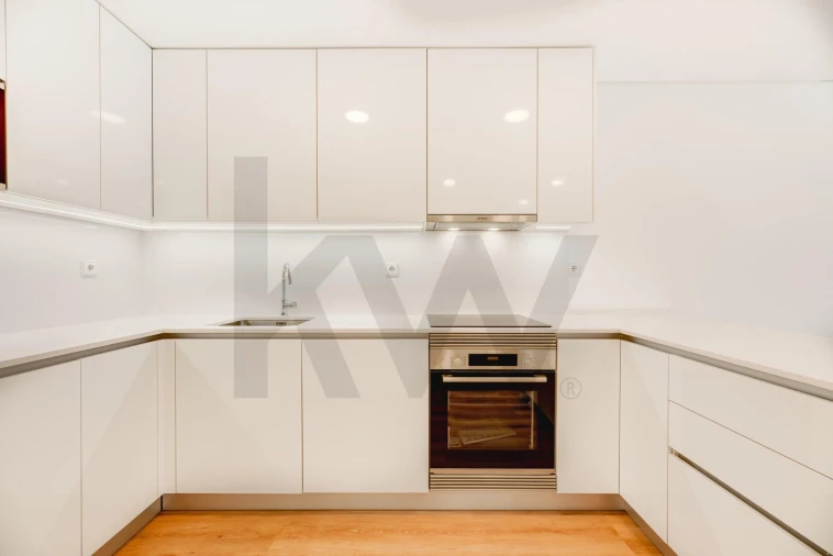 Apartamento T1 para Arrendamento em Campolide Foto 6