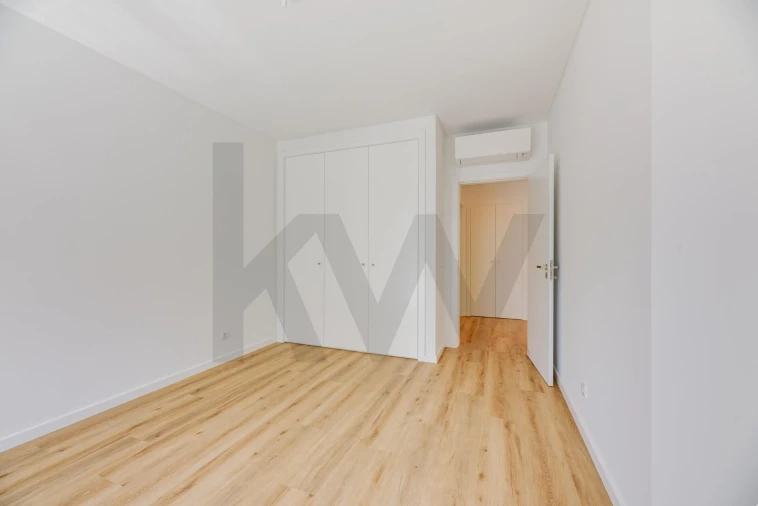Apartamento T1 para Arrendamento em Campolide Foto 3