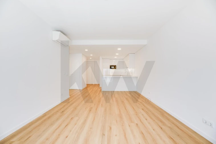 Apartamento T1 para Arrendamento em Campolide Foto 9