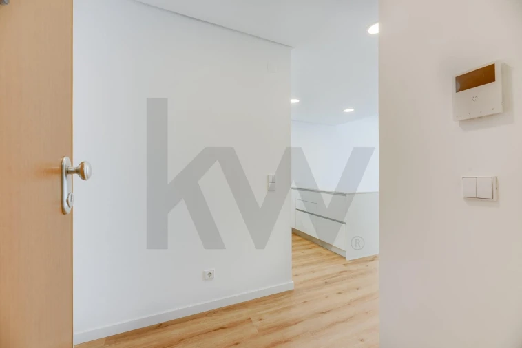 Apartamento T1 para Arrendamento em Campolide Foto 4