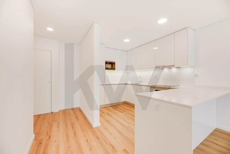 Apartamento T1 para Arrendamento em Campolide Foto 8