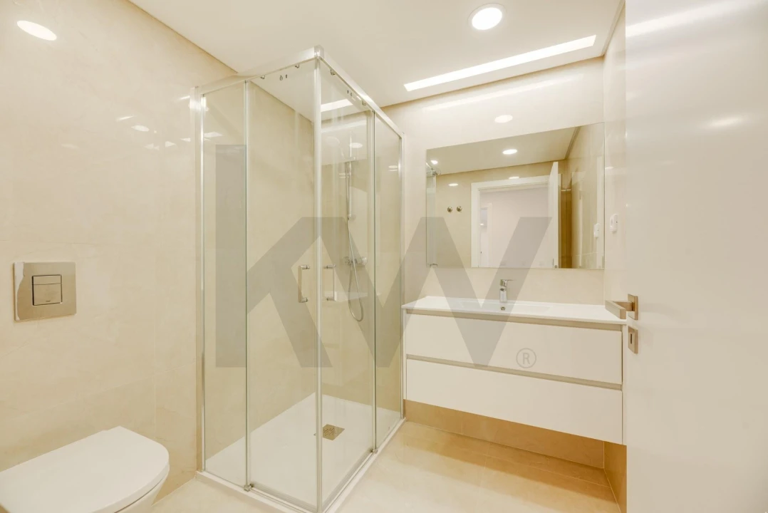 Apartamento T1 para Arrendamento em Campolide Foto 5