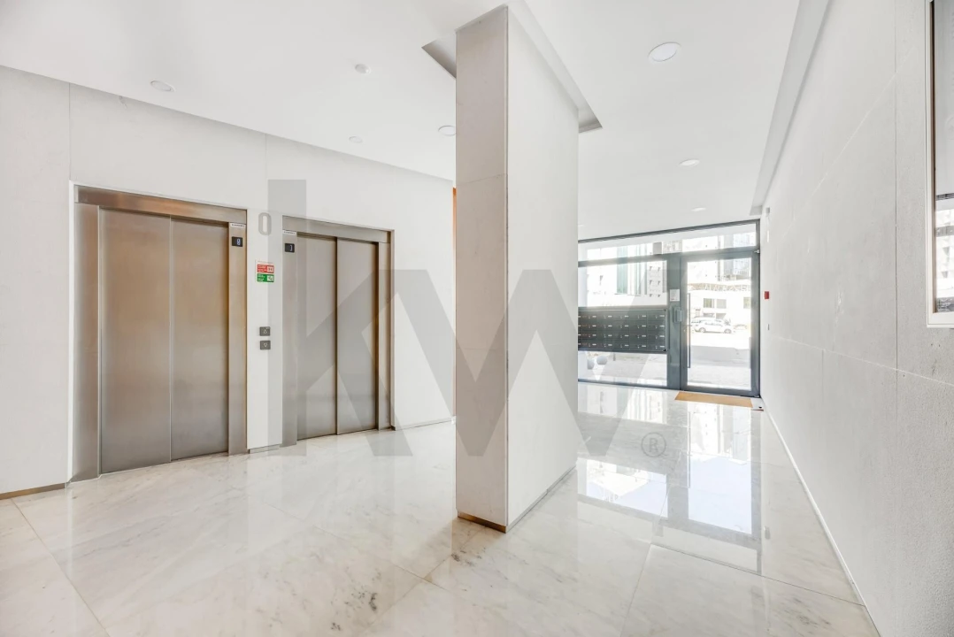 Apartamento T1 para Arrendamento em Campolide Foto 21