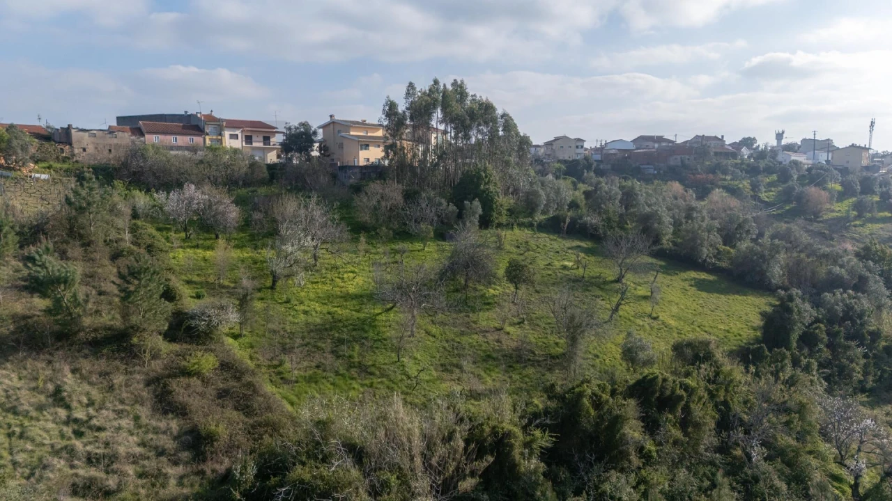Terreno para Venda em Trouxemil e Torre de Vilela Foto 2