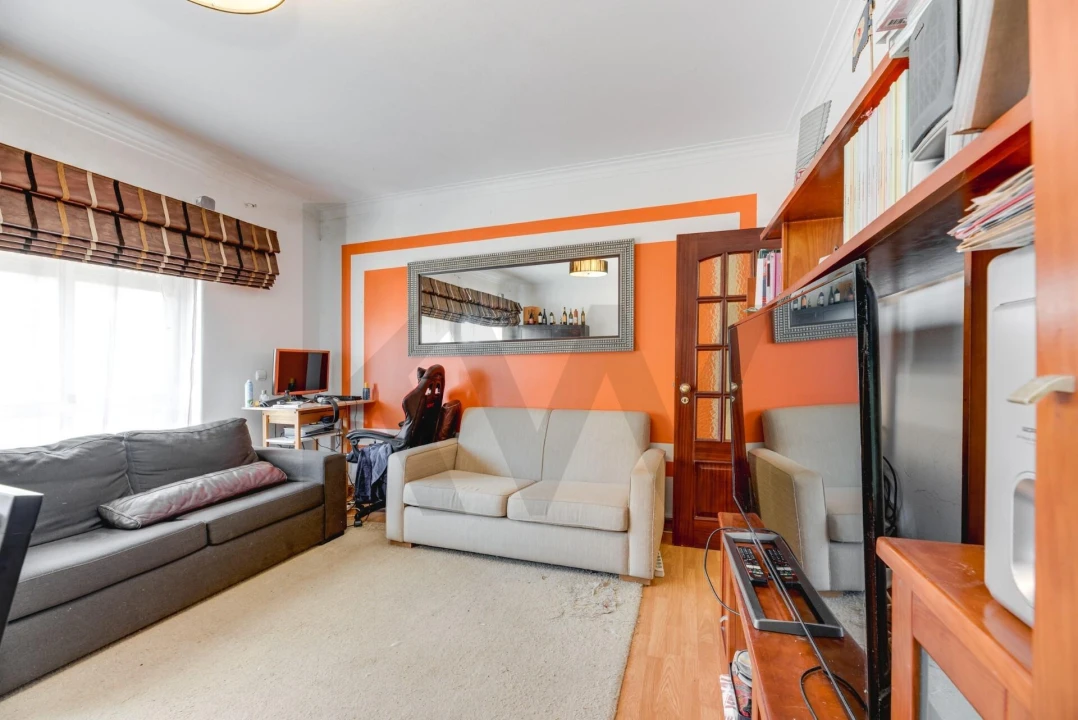 Apartamento T2 para Venda em Porto Salvo Foto 11