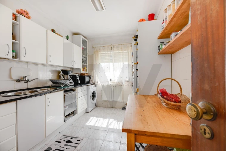 Apartamento T2 para Venda em Porto Salvo Foto 23