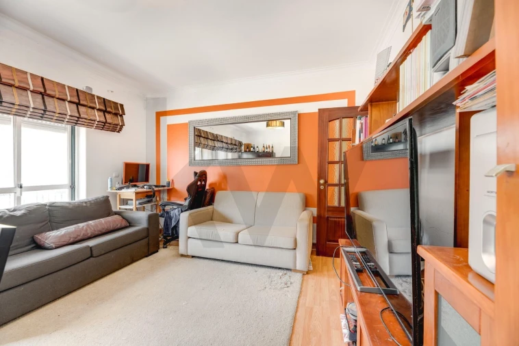 Apartamento T2 para Venda em Porto Salvo Foto 7