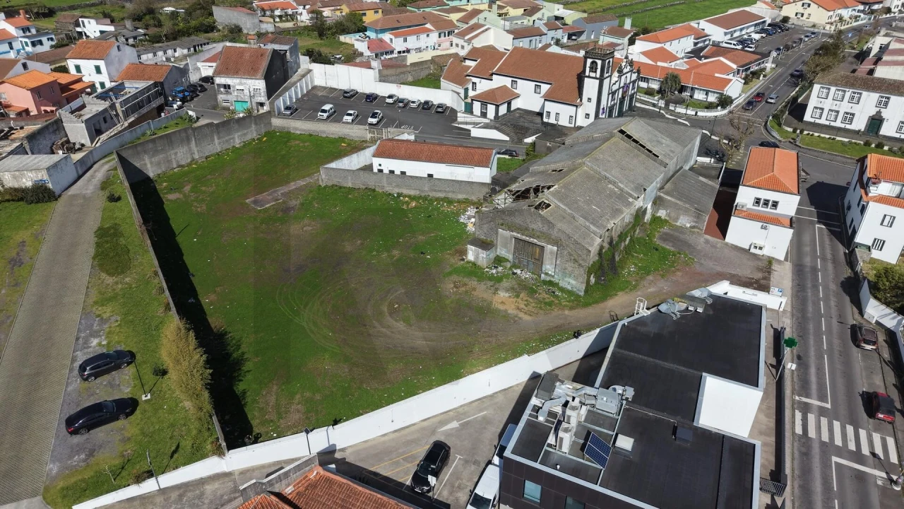 Terreno para Arrendamento em Arrifes Foto 1