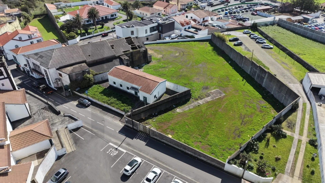 Terreno para Arrendamento em Arrifes Foto 2